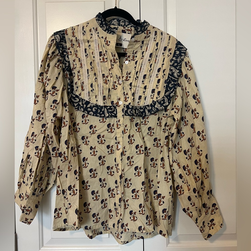 Fox & the hen top, NWOT